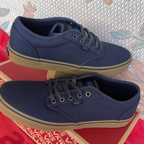 Vans Men’s Atwood
(12 Oz Canvas) Navy/Gum
VN000XBOD8F
Sneakers - Picture 11 of 16